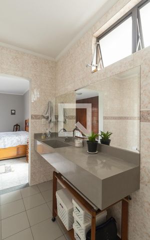 Casa à venda com 186m², 3 quartos e 2 vagas Casa à venda com 186m², 3 quartos e 2 vagasBanheiro Suíte 1