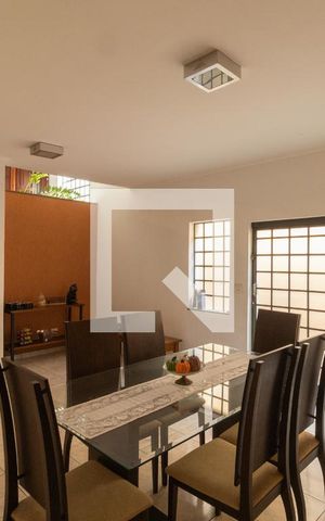 Casa à venda com 186m², 3 quartos e 2 vagas Casa à venda com 186m², 3 quartos e 2 vagasSala de Jantar