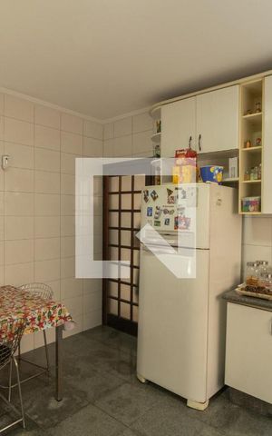 Casa à venda com 186m², 3 quartos e 2 vagas Casa à venda com 186m², 3 quartos e 2 vagasCozinha