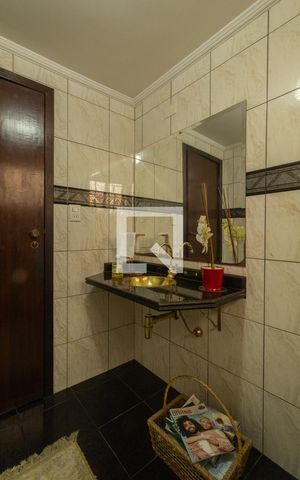 Casa à venda com 186m², 3 quartos e 2 vagas Casa à venda com 186m², 3 quartos e 2 vagasBanheiro