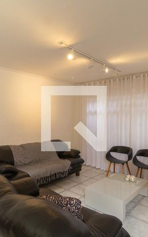 Casa à venda com 186m², 3 quartos e 2 vagas Casa à venda com 186m², 3 quartos e 2 vagasSala