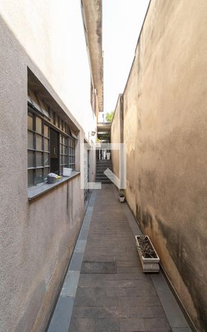 Casa à venda com 186m², 3 quartos e 2 vagas Casa à venda com 186m², 3 quartos e 2 vagasCorredor externo