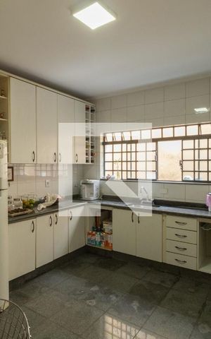Casa à venda com 186m², 3 quartos e 2 vagas Casa à venda com 186m², 3 quartos e 2 vagasCozinha