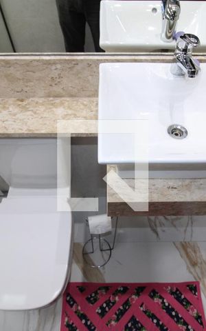 Casa à venda com 144m², 3 quartos e 2 vagasBanheiro
