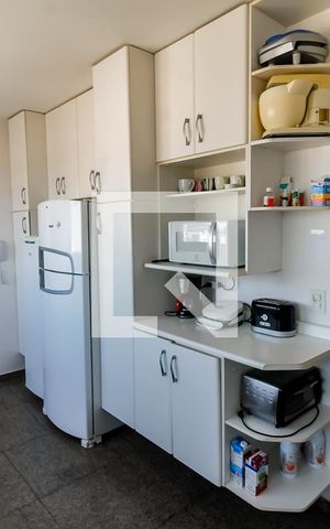 Apartamento à venda com 198m², 4 quartos e 3 vagas Apartamento à venda com 198m², 4 quartos e 3 vagasCozinha - Armários