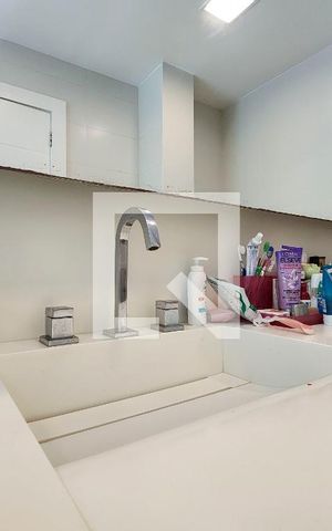 Casa à venda com 600m², 6 quartos e 3 vagas Casa à venda com 600m², 6 quartos e 3 vagasBanheiro da Suíte 2