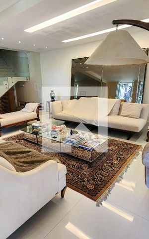 Casa à venda com 600m², 6 quartos e 3 vagas Casa à venda com 600m², 6 quartos e 3 vagasSala de Estar