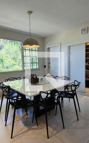 Casa à venda com 600m², 6 quartos e 3 vagas Casa à venda com 600m², 6 quartos e 3 vagasCozinha