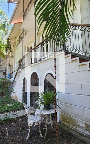 Casa à venda com 600m², 6 quartos e 3 vagas Casa à venda com 600m², 6 quartos e 3 vagasFachada interna
