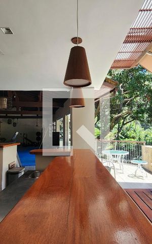 Casa à venda com 600m², 6 quartos e 3 vagas Casa à venda com 600m², 6 quartos e 3 vagasÁrea Gourmet