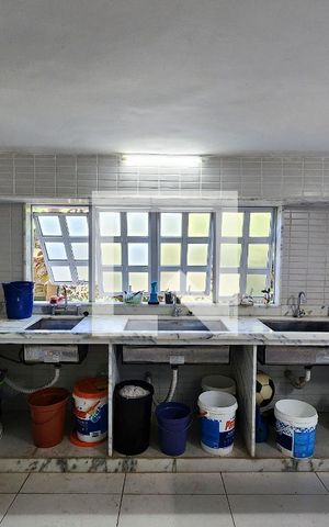 Casa à venda com 600m², 6 quartos e 3 vagas Casa à venda com 600m², 6 quartos e 3 vagasÁrea de Serviço