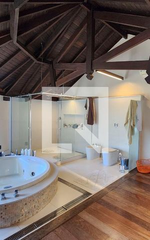 Casa à venda com 600m², 6 quartos e 3 vagas Casa à venda com 600m², 6 quartos e 3 vagasBanheiro da Suíte 3