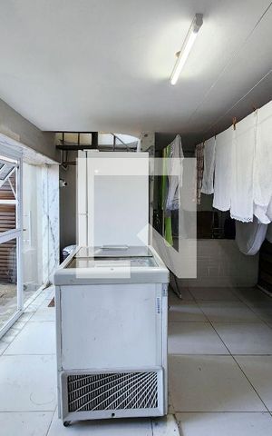 Casa à venda com 600m², 6 quartos e 3 vagas Casa à venda com 600m², 6 quartos e 3 vagasÁrea de Serviço