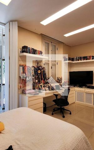 Casa à venda com 600m², 6 quartos e 3 vagas Casa à venda com 600m², 6 quartos e 3 vagasSuíte 2