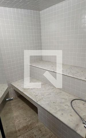 Casa à venda com 600m², 6 quartos e 3 vagas Casa à venda com 600m², 6 quartos e 3 vagasSauna Molhada
