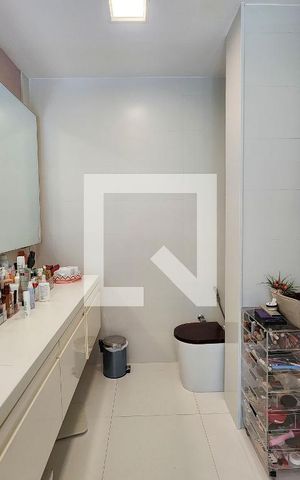 Casa à venda com 600m², 6 quartos e 3 vagas Casa à venda com 600m², 6 quartos e 3 vagasBanheiro da Suíte 2