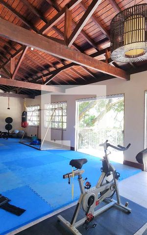 Casa à venda com 600m², 6 quartos e 3 vagas Casa à venda com 600m², 6 quartos e 3 vagasAcademia / Salão de Festas