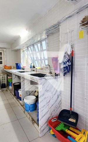 Casa à venda com 600m², 6 quartos e 3 vagas Casa à venda com 600m², 6 quartos e 3 vagasÁrea de Serviço