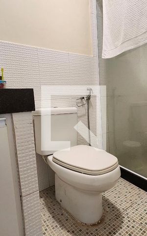 Casa à venda com 600m², 6 quartos e 3 vagas Casa à venda com 600m², 6 quartos e 3 vagasCasa 2 - Banheiro da Suíte 2