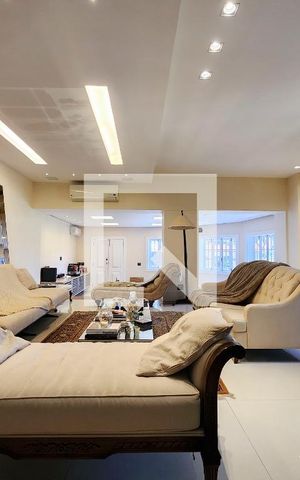 Casa à venda com 600m², 6 quartos e 3 vagas Casa à venda com 600m², 6 quartos e 3 vagasSala de Estar