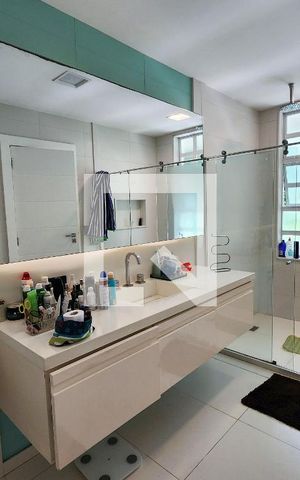 Casa à venda com 600m², 6 quartos e 3 vagas Casa à venda com 600m², 6 quartos e 3 vagasBanheiro da Suíte 1