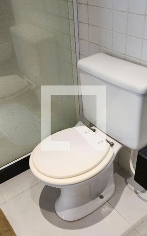 Casa à venda com 600m², 6 quartos e 3 vagas Casa à venda com 600m², 6 quartos e 3 vagasCasa 2 - Banheiro da Suíte