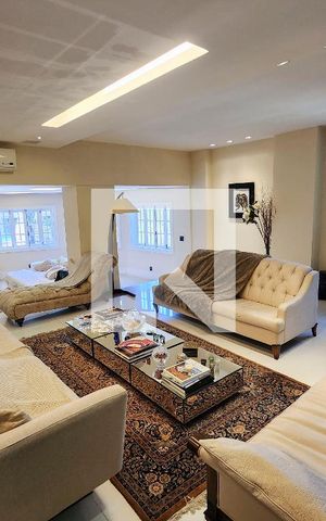 Casa à venda com 600m², 6 quartos e 3 vagas Casa à venda com 600m², 6 quartos e 3 vagasSala