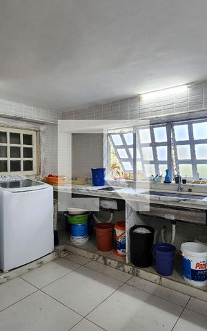 Casa à venda com 600m², 6 quartos e 3 vagas Casa à venda com 600m², 6 quartos e 3 vagasÁrea de Serviço