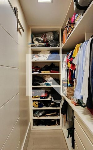 Casa à venda com 600m², 6 quartos e 3 vagas Casa à venda com 600m², 6 quartos e 3 vagasCloset da Suíte 1