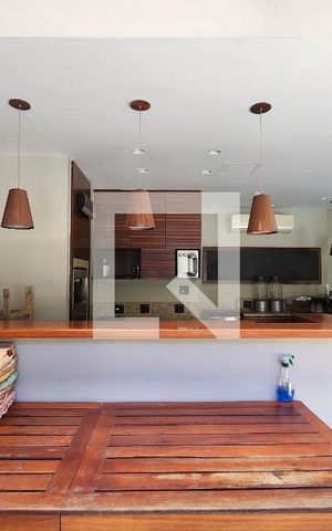 Casa à venda com 600m², 6 quartos e 3 vagas Casa à venda com 600m², 6 quartos e 3 vagasÁrea Gourmet