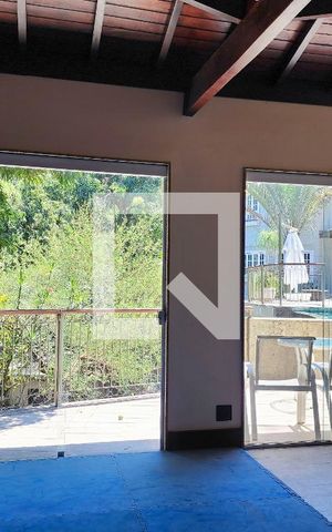 Casa à venda com 600m², 6 quartos e 3 vagas Casa à venda com 600m², 6 quartos e 3 vagasAcademia / Salão de Festas