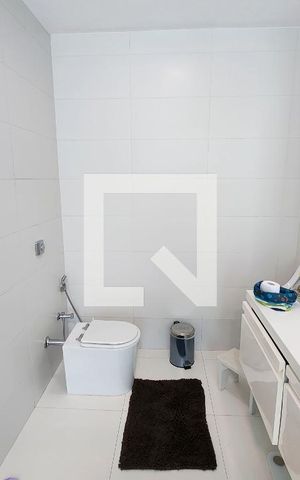 Casa à venda com 600m², 6 quartos e 3 vagas Casa à venda com 600m², 6 quartos e 3 vagasBanheiro da Suíte 1