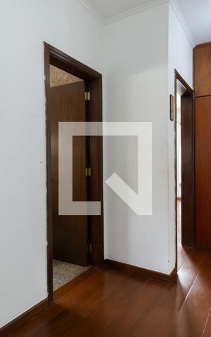 Casa para alugar com 400m², 5 quartos e 5 vagas Casa para alugar com 400m², 5 quartos e 5 vagasHall dos Quartos