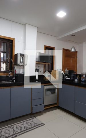 Casa à venda com 352m², 5 quartos e 2 vagasCozinha