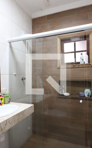 Casa à venda com 352m², 5 quartos e 2 vagasBanheiro Térreo