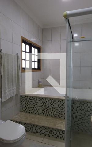 Casa à venda com 352m², 5 quartos e 2 vagasBanheiro da Suíte