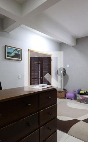 Casa à venda com 352m², 5 quartos e 2 vagasQuarto 4 (escritório)