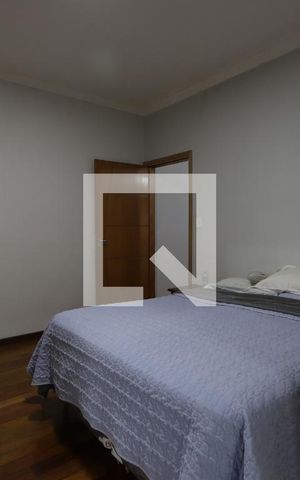 Casa à venda com 352m², 5 quartos e 2 vagasSuíte