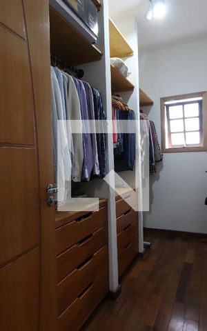 Casa à venda com 352m², 5 quartos e 2 vagasCloset