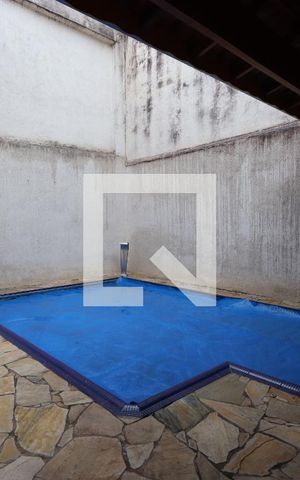 Casa à venda com 352m², 5 quartos e 2 vagasPiscina