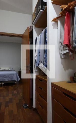 Casa à venda com 352m², 5 quartos e 2 vagasCloset
