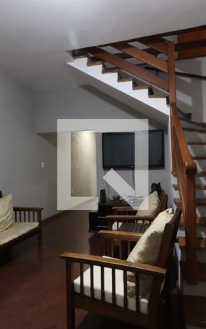 Casa à venda com 352m², 5 quartos e 2 vagasSala