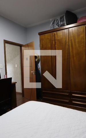 Casa à venda com 352m², 5 quartos e 2 vagasQuarto 5