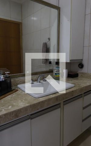 Casa à venda com 352m², 5 quartos e 2 vagasBanheiro da Suíte