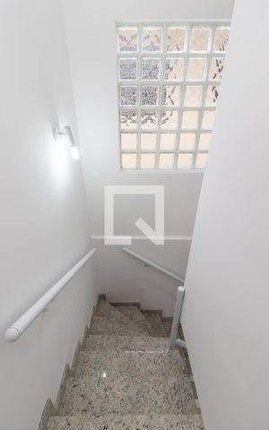 Casa para alugar com 65m², 3 quartos e 1 vagaEscada