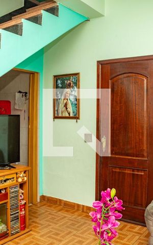 Casa à venda com 148m², 3 quartos e 2 vagas Casa à venda com 148m², 3 quartos e 2 vagasSala