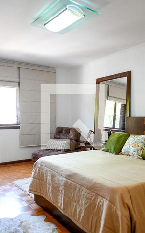 Casa à venda com 349m², 3 quartos e 7 vagas Casa à venda com 349m², 3 quartos e 7 vagasQuarto 1 - Suíte