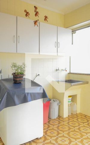 Casa à venda com 349m², 3 quartos e 7 vagas Casa à venda com 349m², 3 quartos e 7 vagasÁrea de Serviço