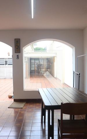 Casa à venda com 500m², 6 quartos e 4 vagasCasa fundos
