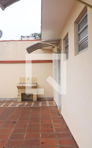 Casa à venda com 500m², 6 quartos e 4 vagasCasa fundos